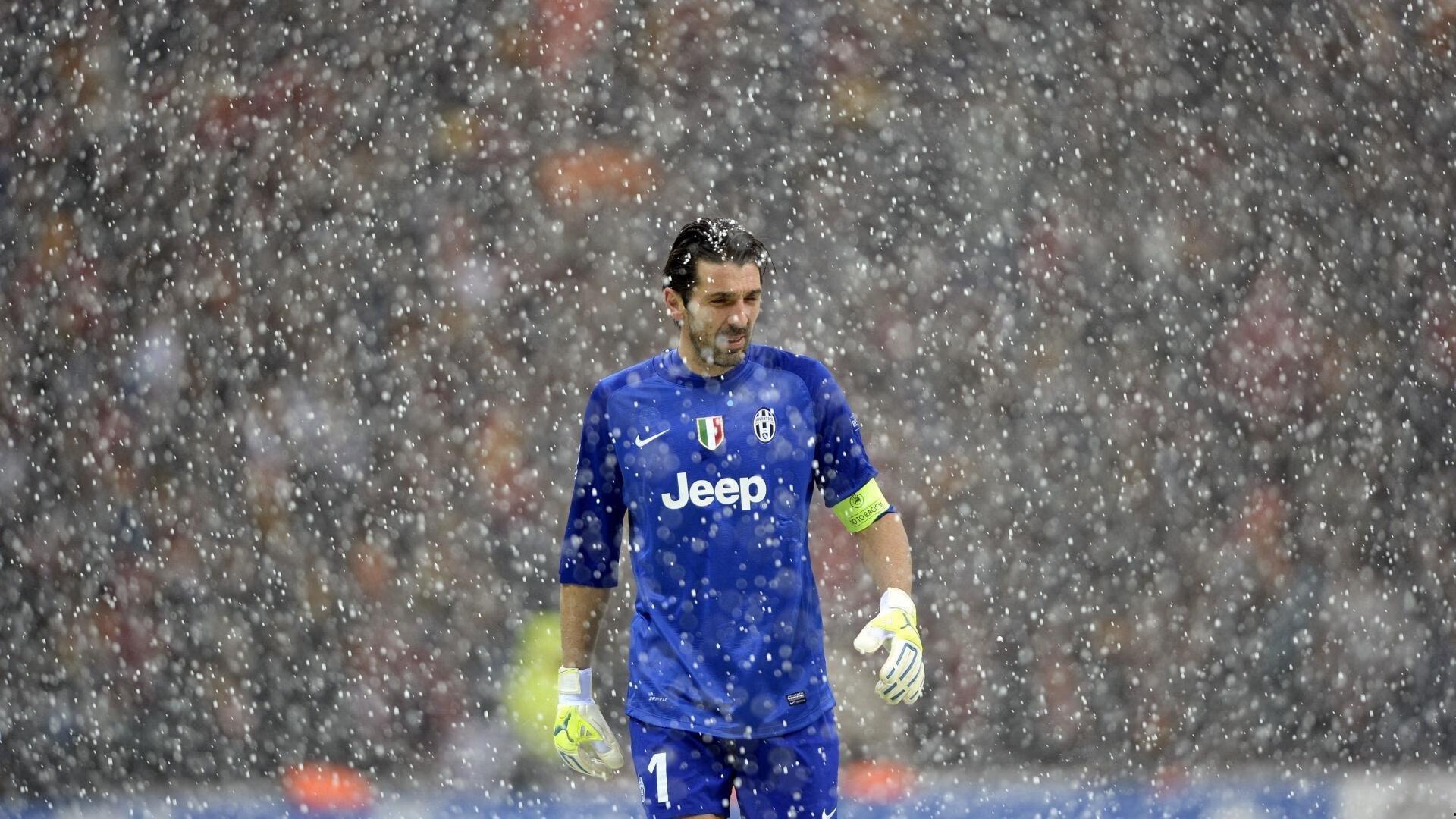 德泽尔比专注马赛赛季征程,回应曼联执教传闻